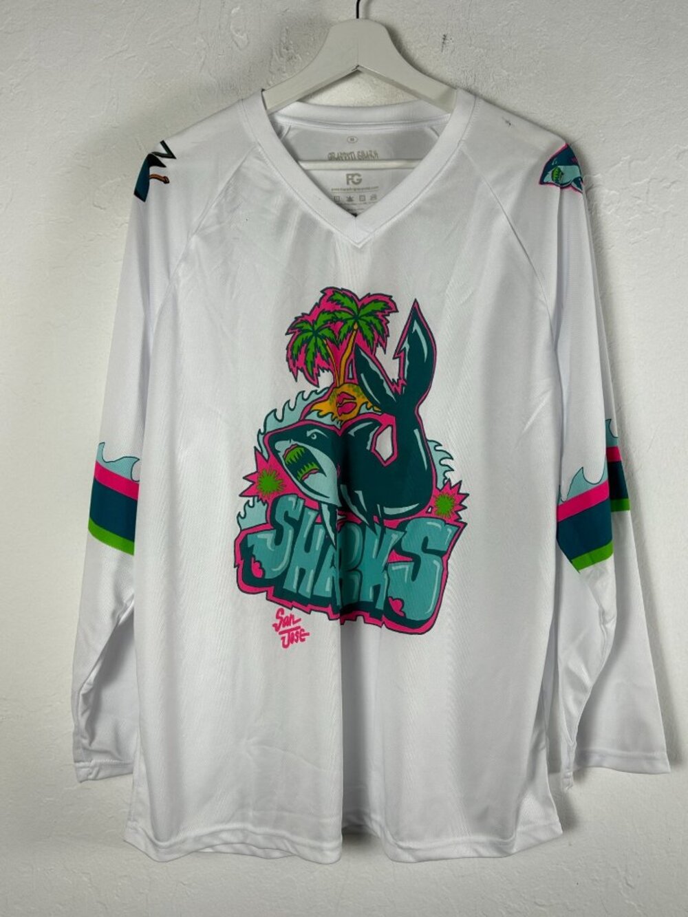 Girl Mobb San Jose Sharks Graffiti Shark Jersey White Multicolor Mens Medium KP